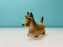 Zsolnay kutya figura