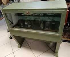 Lenyitható üveg ajtós retró, vintage kis álló szekrényke
