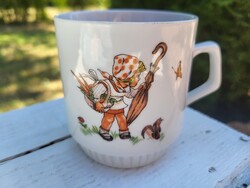 Zsolnay porcelán_mesejelenetes, szoknyás bögre