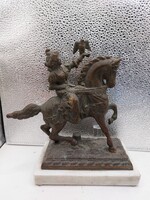 Honfoglaló lovas szobor, fémből. 7470