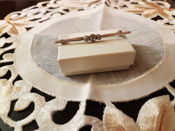 ---ART DECO-- antik--  3 köves jelzett ezüst kitűző , brillszerű csiszolás , szép állapotban---. ---