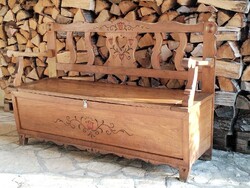 Hand-painted Antique Chest Bench – the perfect choice if you love rustic vintage style!