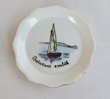 Balatoni emlék vitorlás hajó Aquincumi porcelán tálka