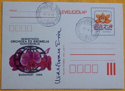 Widerkomm Emil bélyegtervező aláírása díjjegyes levelezőlapon 1986. Orchidea konferencia