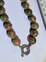 Zöldesbarnás köves nyaklánc