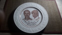 Gyönyörű Angol porcelán disz tányér- Harmadik Károly és Diana.