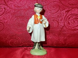 Herendi baltás fiú figura