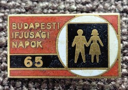 Budapesti ifjúsági napok 65 . Zománcozott fém. Jelvény  , kitüző .