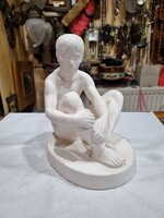 Iparmüvészeti kerámia figura