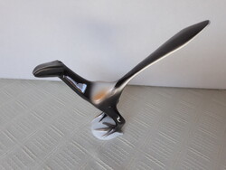 Hollóházi szarka, nagyobb méretű porcelán figura