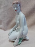 2505/10 Aquincum porcelán kézzel festett térdeplő akt figura