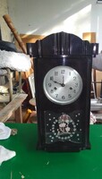 Retró fekete lakkozású Poláris falióra.