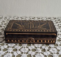 Régi vésett kulcsos fadoboz díszdoboz /működő zárral/