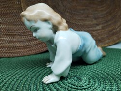 Zsolnay mászó baba