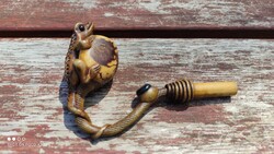 Pipa gyík szoborral egyedi darab