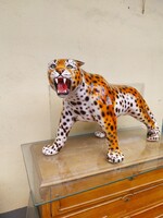 Nagy méretű leopárd.