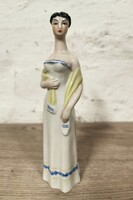 Nő stólával Drasche, Kőbányai porcelán. Hibátlan, gyűjtői darab.