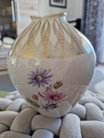 Bavaria Elfenbein, 18 cm magas, a hasánál 13x11 cm átmérőjű (kissé ovális) porcelán váza