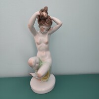 Nude woman, combing