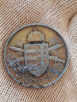 Háborús kitüntetés. Horthy arany vitézségi, hadifém, kopott aranyozással. Fellelt állapotban. II. vh