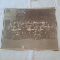 Angolkisasszonyok Egri Tanítóképző Intézetének végzős hallgatói és tanáraik 1911.