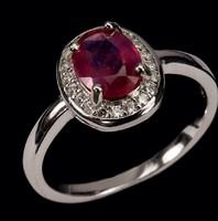 Valódi modern stílusú rubin drágaköves  ezüstgyűrű 6x8 mm ¹