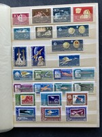 Űrhajózás postatiszta magyar bélyegeken albumba rendezve