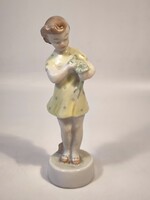Zsolnay kislány virággal porcelán figura P57