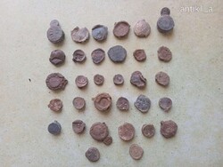 32 darab antik ólom plomba. 19-20. század.