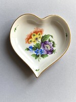 SZÍV ALAKÚ FESTETT, HERENDI PORCELÁN ÉKSZERTARTÓ TÁLKA