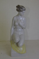Hollóházi porcelán női akt szobor A041