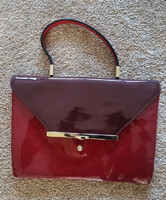 Valentino Garavani piros lakktáska