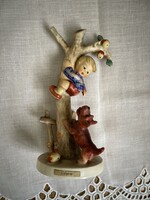Gyönyörű Hummel  nagyobb szobor, ritka darab.