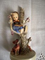Gyönyörű Hummel  nagyobb szobor, ritka darab.
