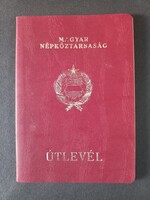 Magyar Népköztársaság piros útlevél  fotó nélkül! 1974-ben kiállitva