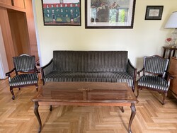 Felújított, restaurált antik ülőgarnitúra