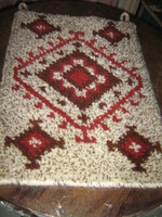 Gyönyörű suba faliszőnyeg