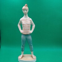 Török János Zsolnay Tornász lány figura
