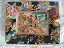 Élénk színekkel díszített porcelán hamu tál / talcca