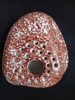 Szabálytalan formájú kavics ikebana