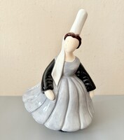 Francia breton népviseletbe öltözött női porcelán. Figurine Bigoudene