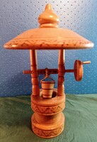 Kicsinyített kerekes kút - fából . 0.4 kg, 21/7 cm. Tető 24 cm .