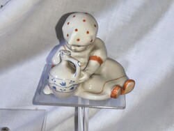 Zsolnay, Sinkó tervezte  korsós,  pöttyös kendős Annuska