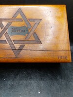 Fa ékszeres doboz 1940-ből, judaika, 14x22x7 cm-es. 3850b