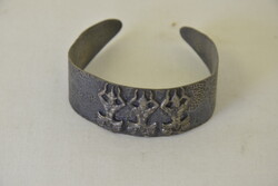 Fém karkötő, karperec A311