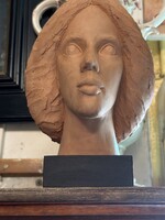 Örsi András Kerámia büszt  .