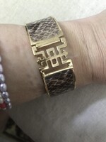 Sanghai Tang híres Taiwani designer márka kígyó bőr mintás  , aranyozott karperec.