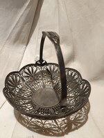 Filigrán díszítésű fém kosárka