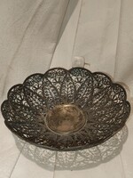 Filigrán díszítésű fém kosárka