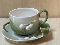 Gyöngyvirág dombormintás porcelán csésze alátéttel